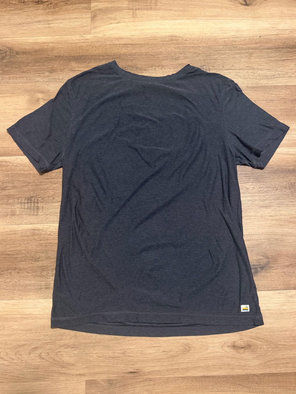 Vuori Strato Tech Tee Mens Medium Charcoal Gray Heather Performance T-Shirt V126